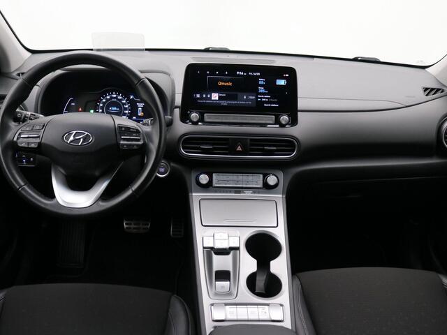 Hyundai Kona EV Fashion 64 kWh / 3 Fase Laden / HUD Display / Navigatie / Historie aanwezig / Accu SoH 100% / Cruise Control / Airco Climate control /