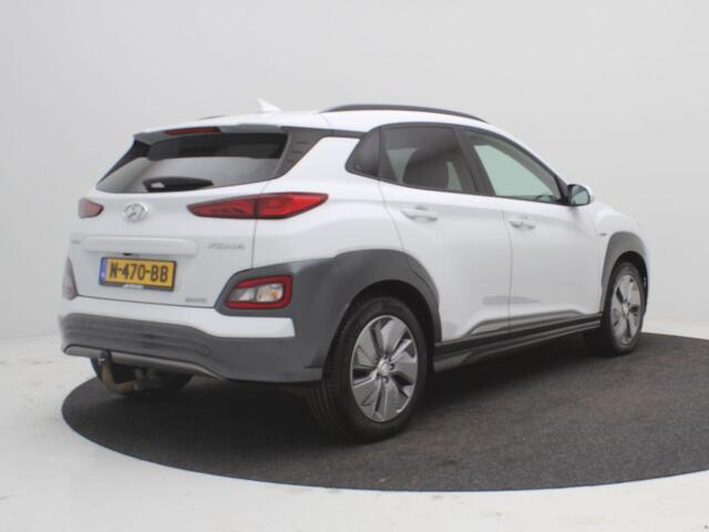 Hyundai Kona EV Fashion 64 kWh / 3 Fase Laden / HUD Display / Navigatie / Historie aanwezig / Accu SoH 100% / Cruise Control / Airco Climate control /