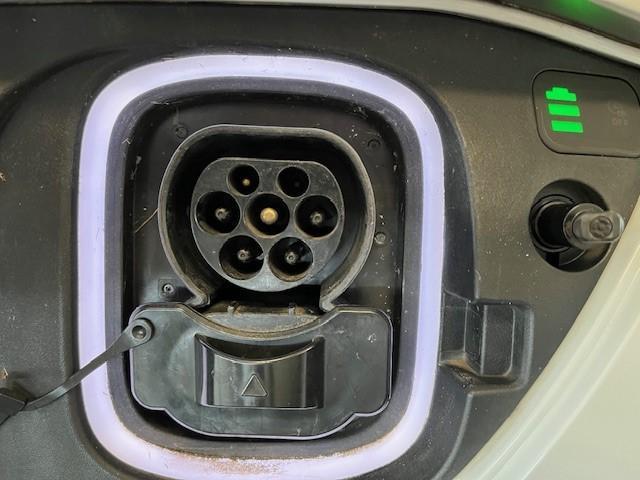 Hyundai Kona EV Fashion 64 kWh / 3 Fase Laden / HUD Display / Navigatie / Historie aanwezig / Accu SoH 100% / Cruise Control / Airco Climate control /