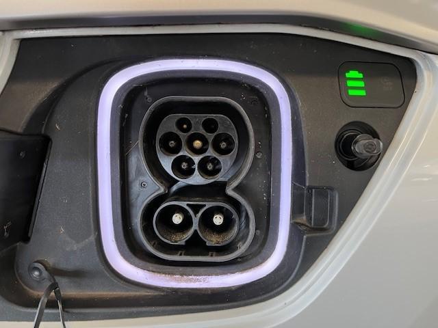 Hyundai Kona EV Fashion 64 kWh / 3 Fase Laden / HUD Display / Navigatie / Historie aanwezig / Accu SoH 100% / Cruise Control / Airco Climate control /