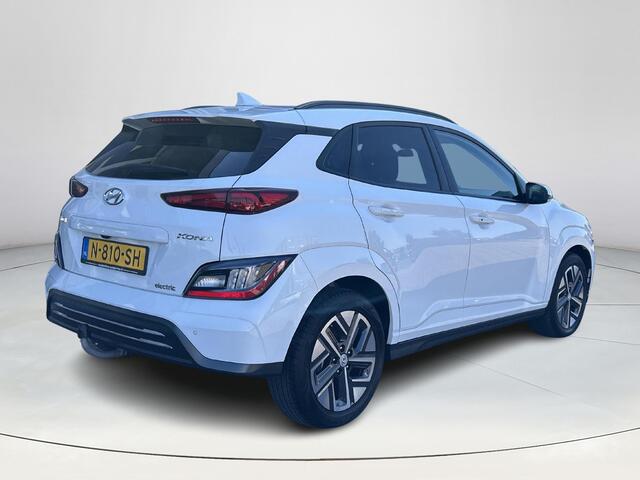 Hyundai Kona EV Fashion 64 kWh | Apple carplay | Trekhaak afneembaar | All Seasonbanden | Climate control | Navigatiesysteem |