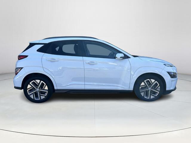 Hyundai Kona EV Fashion 64 kWh | Apple carplay | Trekhaak afneembaar | All Seasonbanden | Climate control | Navigatiesysteem |