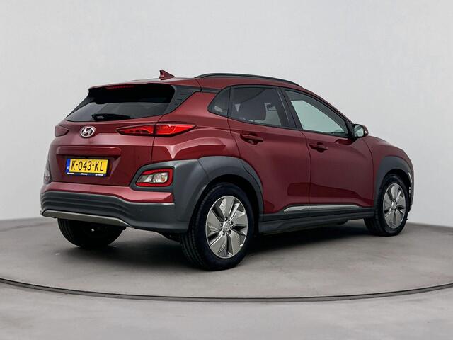 Hyundai Kona EV Limited 64 kWh | 3-Fase !| Navigatie | Achteruit camera | Apple carplay | Stoel verwarming/verkoeling |