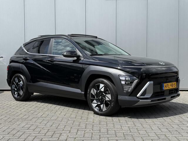 Hyundai Kona 1.6 GDI HEV Premium Sky Automaat / Schuif- & Kanteldak / Zwart Leder / Stoelverkoeling / Stoel- & Stuurverwarming / Fabrieksgarantie 05-01-29 / Navigatie / 360 Camera /