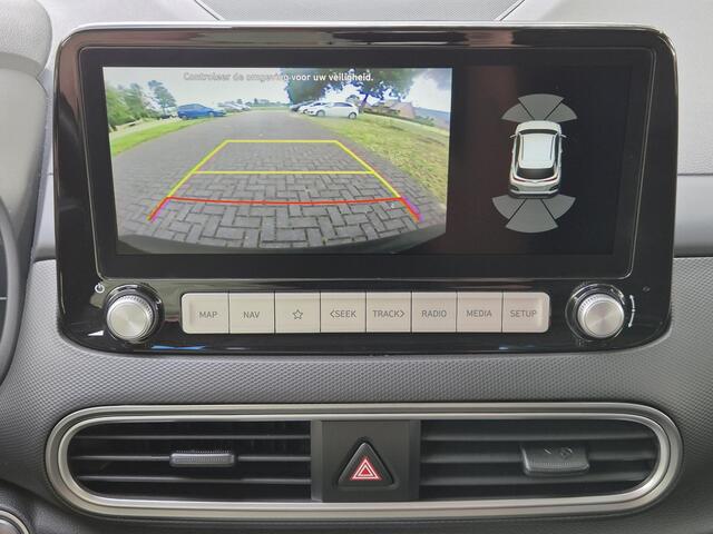Hyundai Kona EV Premium 64 kWh Automaat / Accu Soh 100% / HUD / Allseason banden / Stuur- en stoelverwarming / Adaptief cruise control / Apple Carplay Android Auto / Achteruitrijcamera / Krell Audio Systeem /