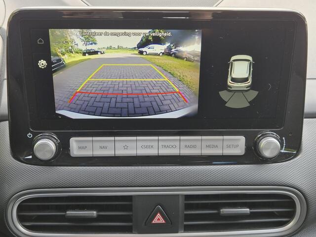 Hyundai Kona EV Comfort 64 kWh Automaat / Apple Carplay Android Auto / Adaptief cruise control / Krell Audio systeem / Achteruitrijcamera / Stuur- en Stoelverwarming / Warmtepomp /