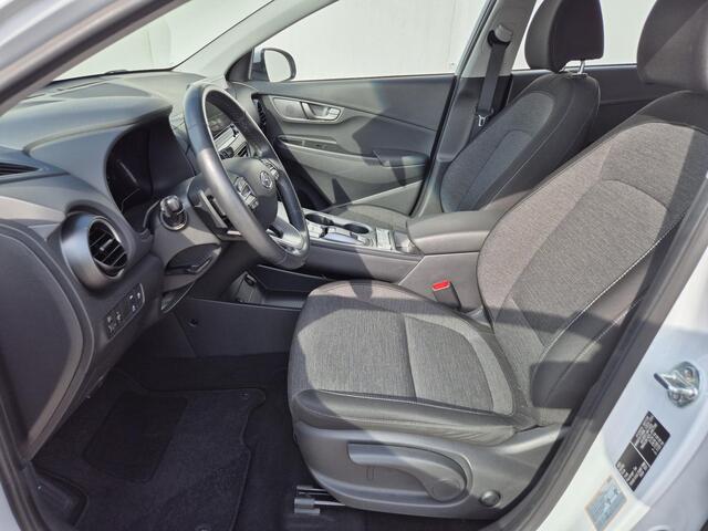 Hyundai Kona EV Comfort 64 kWh Automaat / Apple Carplay Android Auto / Adaptief cruise control / Krell Audio systeem / Achteruitrijcamera / Stuur- en Stoelverwarming / Warmtepomp /