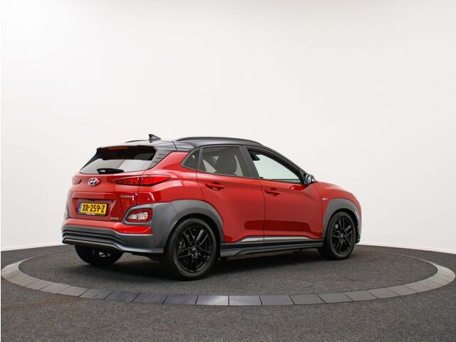 Hyundai Kona EV Premium 64 kWh | Verlaagd | Trekhaak tbv fietsendrager