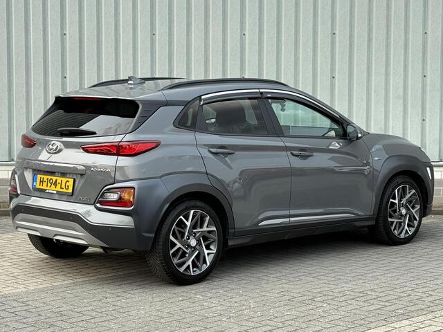Hyundai Kona 1.6 GDI HEV Premium / Automaat / Full Options! / Origineel Nederlands / Adaptieve Cruise Control / Navigatie / Parkeersensoren / Achteruitrijcamera / Dealer Onderhouden / 1.300 KG Trekgewicht / Vierseizoenenbanden / 18 Inch Lichtmetalen Velgen / Krell Pr