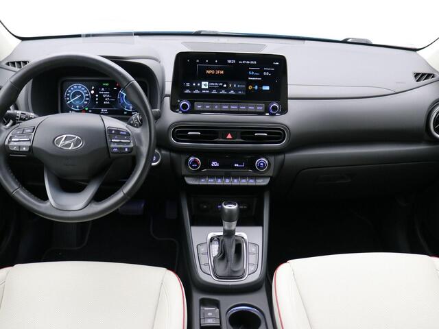 Hyundai Kona 1.6 GDI HEV Fashion Design Sky / Lederen bekleding / Trekhaak (Afn) / Schuif-kanteldak / 18" LMV / HUD Display / Navigatie / Adaptieve Cruise Control /