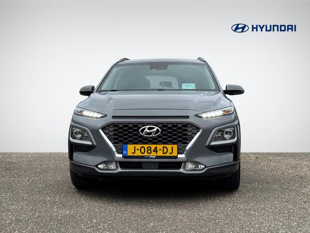 Hyundai Kona 1.6 GDI HEV Premium | Trekhaak | Head Up-Display | Leder | Stoelverwarming + -Ventilatie | LED Koplampen | Premium Audio | Rijklaarprijs!