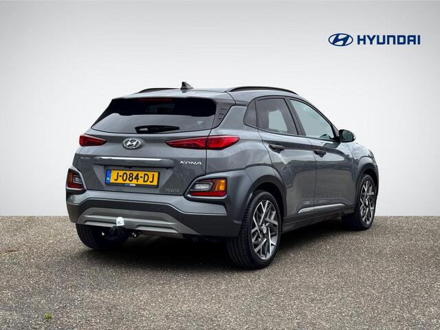 Hyundai Kona 1.6 GDI HEV Premium | Trekhaak | Head Up-Display | Leder | Stoelverwarming + -Ventilatie | LED Koplampen | Premium Audio | Rijklaarprijs!