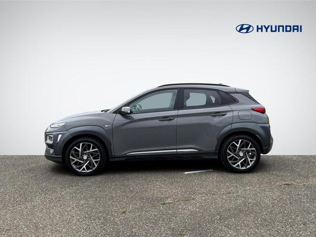 Hyundai Kona 1.6 GDI HEV Premium | Trekhaak | Head Up-Display | Leder | Stoelverwarming + -Ventilatie | LED Koplampen | Premium Audio | Rijklaarprijs!