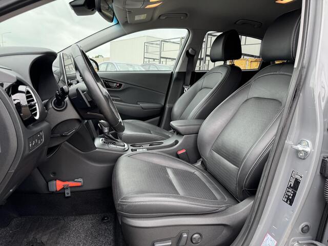 Hyundai Kona 1.6 GDI HEV Premium | Trekhaak | Head Up-Display | Leder | Stoelverwarming + -Ventilatie | LED Koplampen | Premium Audio | Rijklaarprijs!