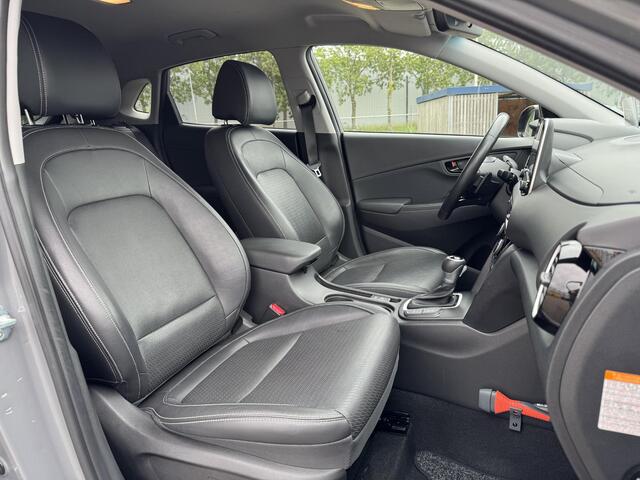 Hyundai Kona 1.6 GDI HEV Premium | Trekhaak | Head Up-Display | Leder | Stoelverwarming + -Ventilatie | LED Koplampen | Premium Audio | Rijklaarprijs!