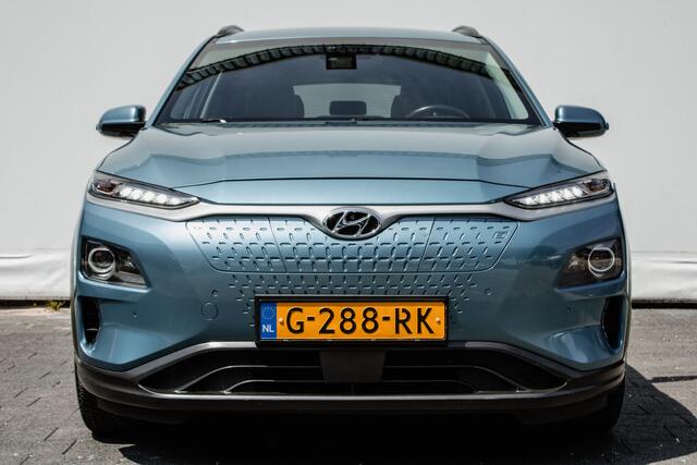 Hyundai Kona EV Premium 64 kWh Leer/ Stoel-stuurverwarming/ Head up/ Camera/ Carplay/ Navigatie