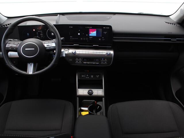 Hyundai Kona Electric Comfort Smart 65.4 kWh / Warmtepomp / Navigatie + Apple Carplay/Android Auto / Cruise Control Adaptief / Head-Up Display / Stoelverwarming /