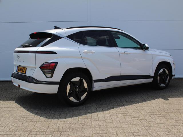 Hyundai Kona Electric Comfort Smart 65.4 kWh / Warmtepomp / Navigatie + Apple Carplay/Android Auto / Cruise Control Adaptief / Head-Up Display / Stoelverwarming /