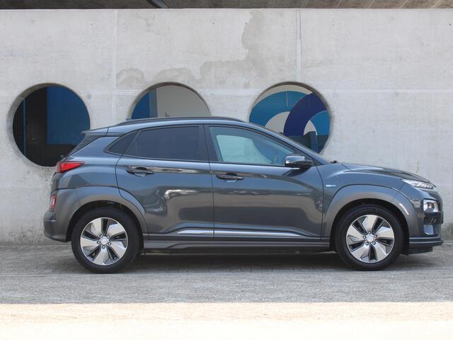 Hyundai Kona EV Premium 64 kWh | 482 KM ACTIERADIUS | ALL SEASON BANDEN |