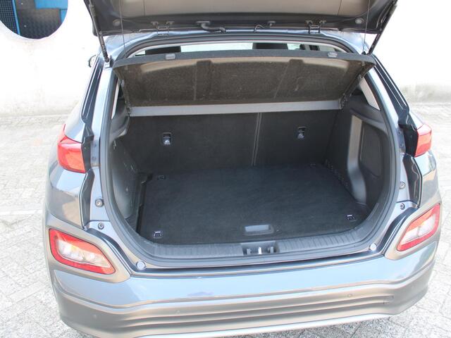 Hyundai Kona EV Premium 64 kWh | 482 KM ACTIERADIUS | ALL SEASON BANDEN |
