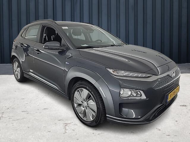 Hyundai Kona EV Comfort 64 kWh (204 PK) 1e-Eig. & Dealer-Onderh. BOVAG-Garantie. NL-Auto. Warmtepomp, Navigatie/Apple-Carplay/Android-Auto, Adaptive-Cruisecontrol, Keyless-Entry/Start, Parkeersensoren, Achteruitrijcamera, DAB, Lm-Velgen-17Inch, Privacy-Glas