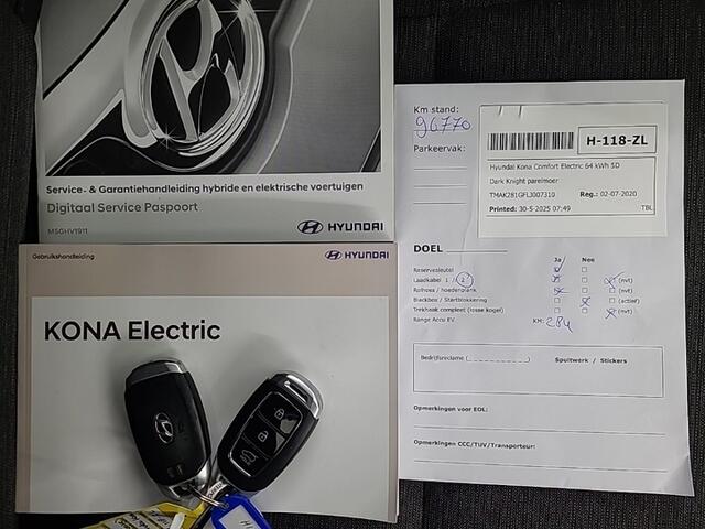 Hyundai Kona EV Comfort 64 kWh (204 PK) 1e-Eig. & Dealer-Onderh. BOVAG-Garantie. NL-Auto. Warmtepomp, Navigatie/Apple-Carplay/Android-Auto, Adaptive-Cruisecontrol, Keyless-Entry/Start, Parkeersensoren, Achteruitrijcamera, DAB, Lm-Velgen-17Inch, Privacy-Glas