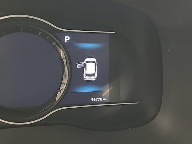 Hyundai Kona EV Comfort 64 kWh (204 PK) 1e-Eig. & Dealer-Onderh. BOVAG-Garantie. NL-Auto. Warmtepomp, Navigatie/Apple-Carplay/Android-Auto, Adaptive-Cruisecontrol, Keyless-Entry/Start, Parkeersensoren, Achteruitrijcamera, DAB, Lm-Velgen-17Inch, Privacy-Glas