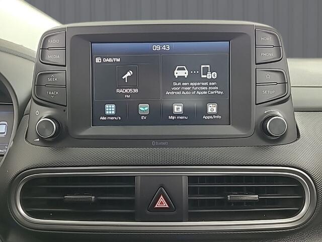 Hyundai Kona EV Comfort 64 kWh (204 PK) 1e-Eig. & Dealer-Onderh. BOVAG-Garantie. NL-Auto. Warmtepomp, Navigatie/Apple-Carplay/Android-Auto, Adaptive-Cruisecontrol, Keyless-Entry/Start, Parkeersensoren, Achteruitrijcamera, DAB, Lm-Velgen-17Inch, Privacy-Glas