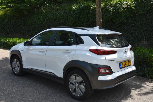 Hyundai Kona EV Comfort 64 kWh | 3-FASE | CAMERA | CARPLAY