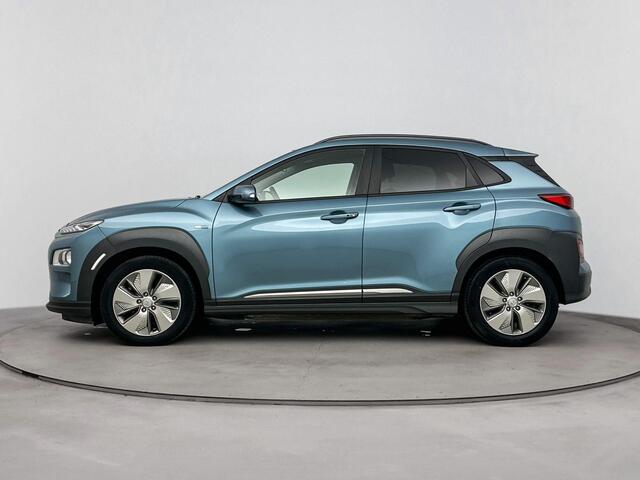 Hyundai Kona EV Fashion 64 kWh | Navigatie | achteruit camera | Trehkaak | Apple carplay |