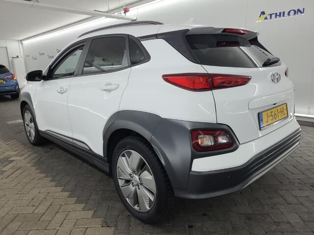 Hyundai Kona EV Fashion 64 kWh (204 PK) 1e-Eig,. & Dealer-Onderh. BOVAG-Garantie. NL-Auto. 3-Fase, Warmtepomp, Navigatie/Apple-Carplay/Android-Auto, Adaptive-Cruisecontrol, Keyless-Entry/Start, Head-Up, Achteruitrijcamera, Premium-Audio, DAB, Licht-Zicht-Pakket, Lm-Ve
