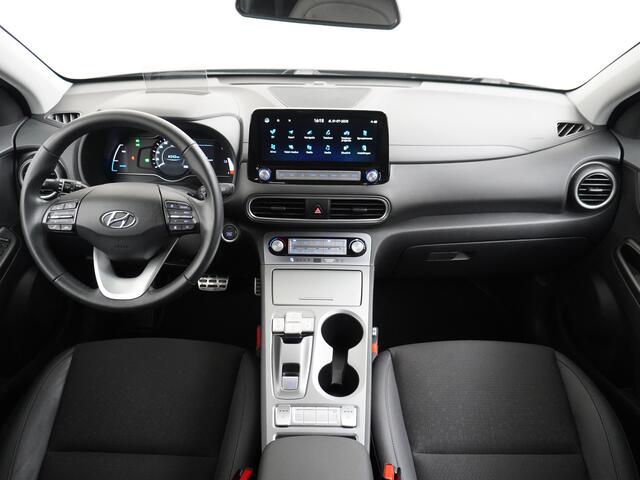 Hyundai Kona EV 64kWh AUT.204pk Grootste ACCU Adaptieve Cruise Control Camera Navi Apple Carplay Android Auto Head-Up Display Ecc DAB Keyless Pdc Regen-Lichtsensor Electric Led Blindspot Monitoring LaneAssist Subwoofer Voorruit verwarmbaar Bluetooth Privacy Glas Lmv 1