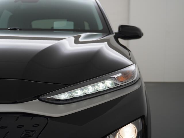 Hyundai Kona EV 64kWh AUT.204pk Grootste ACCU Adaptieve Cruise Control Camera Navi Apple Carplay Android Auto Head-Up Display Ecc DAB Keyless Pdc Regen-Lichtsensor Electric Led Blindspot Monitoring LaneAssist Subwoofer Voorruit verwarmbaar Bluetooth Privacy Glas Lmv 1