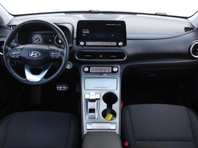 Hyundai Kona EV Comfort 64 kWh / Trekhaak Afneembaar / Navigatie + Apple Carplay/Android Auto / Warmtepomp / Climate Control / Achteruitrijcamera /