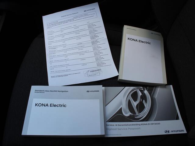 Hyundai Kona EV Comfort 64 kWh / Trekhaak Afneembaar / Navigatie + Apple Carplay/Android Auto / Warmtepomp / Climate Control / Achteruitrijcamera /