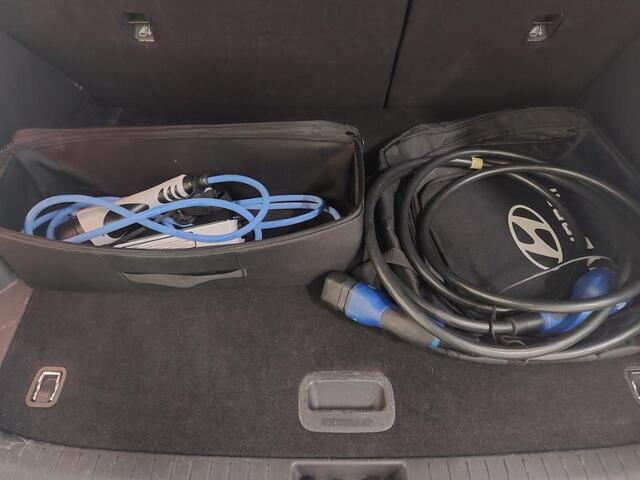 Hyundai Kona EV Premium 64 kWh Zeer luxe iutvoering!