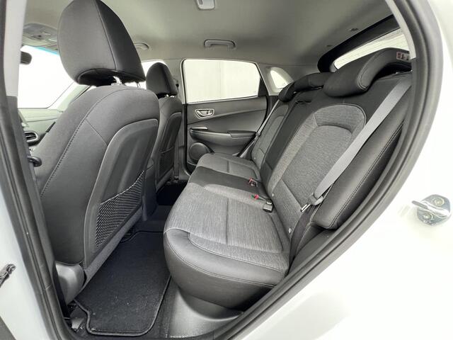 Hyundai Kona EV Comfort Smart 39 kWh Automaat / Warmtepomp / WLTP 305 KM / Bluelink Navigatie / Apple Carplay Android /