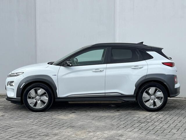 Hyundai Kona EV Comfort Smart 39 kWh Automaat / Warmtepomp / WLTP 305 KM / Bluelink Navigatie / Apple Carplay Android /