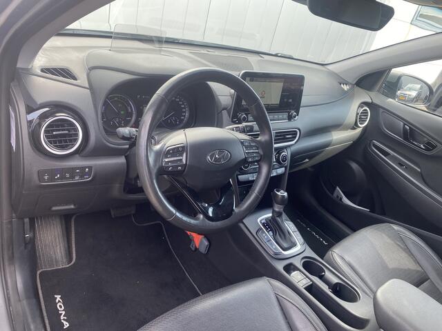 Hyundai Kona 1.6 GDI HEV Premium NL Auto Leder Trekhaak Stoel Verkoeling Stuur Verwarmd HUD PDC Carplay Navi