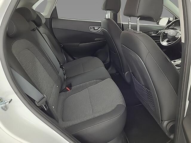 Hyundai Kona EV Comfort 64 kWh (204 PK) 1e-Eig. & Dealer-Onderh. BOVAG-Garantie. NL-Auto.