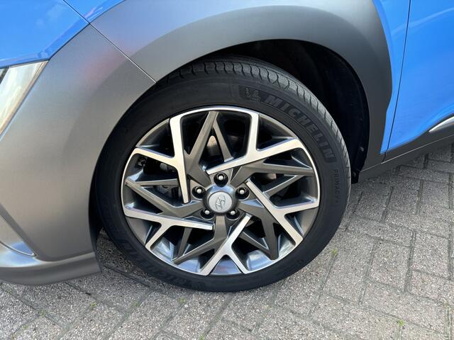 Hyundai Kona 1.6 GDI HEV Premium FACELIFT / TREKHAAK / LEDER / STOELVERW / STOELVERKOEL / STUURVERW / CAMERA / DAB+ / CAMERA / NL-AUTO