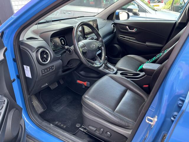 Hyundai Kona 1.6 GDI HEV Premium FACELIFT / TREKHAAK / LEDER / STOELVERW / STOELVERKOEL / STUURVERW / CAMERA / DAB+ / CAMERA / NL-AUTO