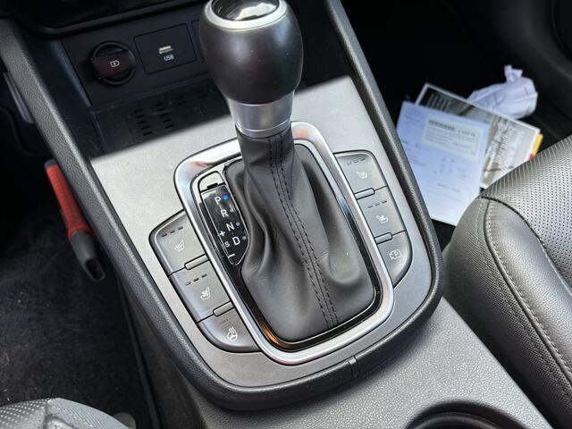 Hyundai Kona 1.6 GDI HEV Premium FACELIFT / TREKHAAK / LEDER / STOELVERW / STOELVERKOEL / STUURVERW / CAMERA / DAB+ / CAMERA / NL-AUTO