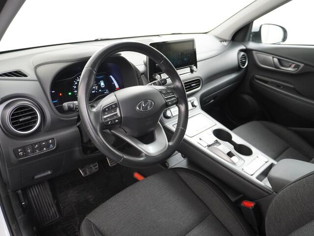 Hyundai Kona 64kWh EV AUT.204pk Krell®-Audio Grootste ACCU Adaptieve Cruise Control Camera Navi Apple Carplay Android Auto Head-Up Display Ecc DAB Keyless Pdc Regen-Lichtsensor Electric Led Blindspot Monitoring LaneAssist Subwoofer Voorruit verwarmbaar Bluetooth Priva