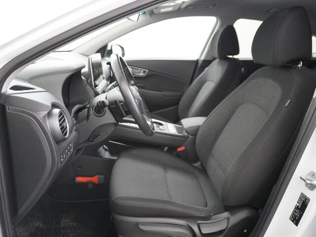 Hyundai Kona 64kWh EV AUT.204pk Krell®-Audio Grootste ACCU Adaptieve Cruise Control Camera Navi Apple Carplay Android Auto Head-Up Display Ecc DAB Keyless Pdc Regen-Lichtsensor Electric Led Blindspot Monitoring LaneAssist Subwoofer Voorruit verwarmbaar Bluetooth Priva