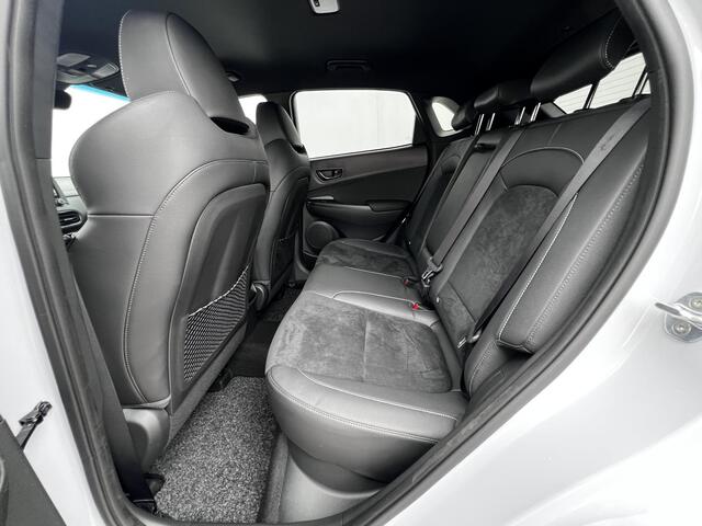 Hyundai Kona 2.0 T-GDI N Performance 280PK N DCT 8trapsAutomaat / Dealer onderhouden / Fabrieks Garantie/ Uniek en enige in Nederland / Navigatie / HUD / Stuur- en stoelverwarming / Stoelventilatie / Afn. trekhaak 1.600 kg / Winterwielen inclusief /