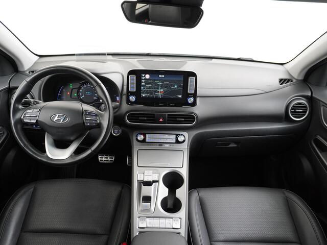 Hyundai Kona EV 64kWh 204pk Premium Leer Head-Up Display Apple Carplay Android Navi Camera Elektr.Stoelen+Verwarmd Adaptive Cruise/Stop&Go Zelfsturend Multimedia Led Keyless DAB+ Keyless Pdc Subwoofer Bluetooth Dodehoek detector Privacy Glas Rijstrooksensor
