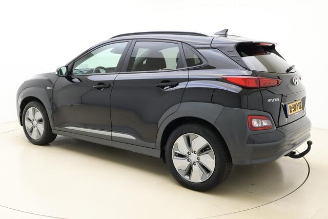 Hyundai Kona EV Premium Sky 64 kWh | Navigatie | Trekhaak | Climate control | Stoel & Stuurverwarming | Extra getint glas | Half leder | Keyless | Cruise control