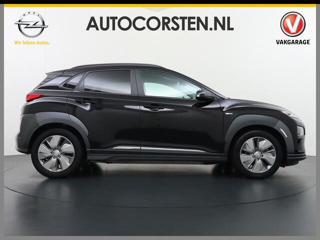 Hyundai Kona EV 64kWh Camera Apple Carplay/Android Auto Navi Adaptive Cruise Camera HUD Trekhaak Pdc-V+A 17"LM Lane Assist Blind Spot Monitor FCA Keyless Led Etms systeem Forward Collision-Avoidance Assist Highway assist sys Origineel NLse auto, garantie op accu 06-0