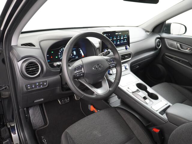 Hyundai Kona EV 64kWh Camera Apple Carplay/Android Auto Navi Adaptive Cruise Camera HUD Trekhaak Pdc-V+A 17"LM Lane Assist Blind Spot Monitor FCA Keyless Led Etms systeem Forward Collision-Avoidance Assist Highway assist sys Origineel NLse auto, garantie op accu 06-0